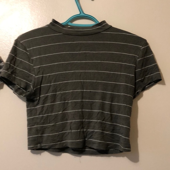 5/$25🖤 Striped cropped tee - Picture 1 of 3